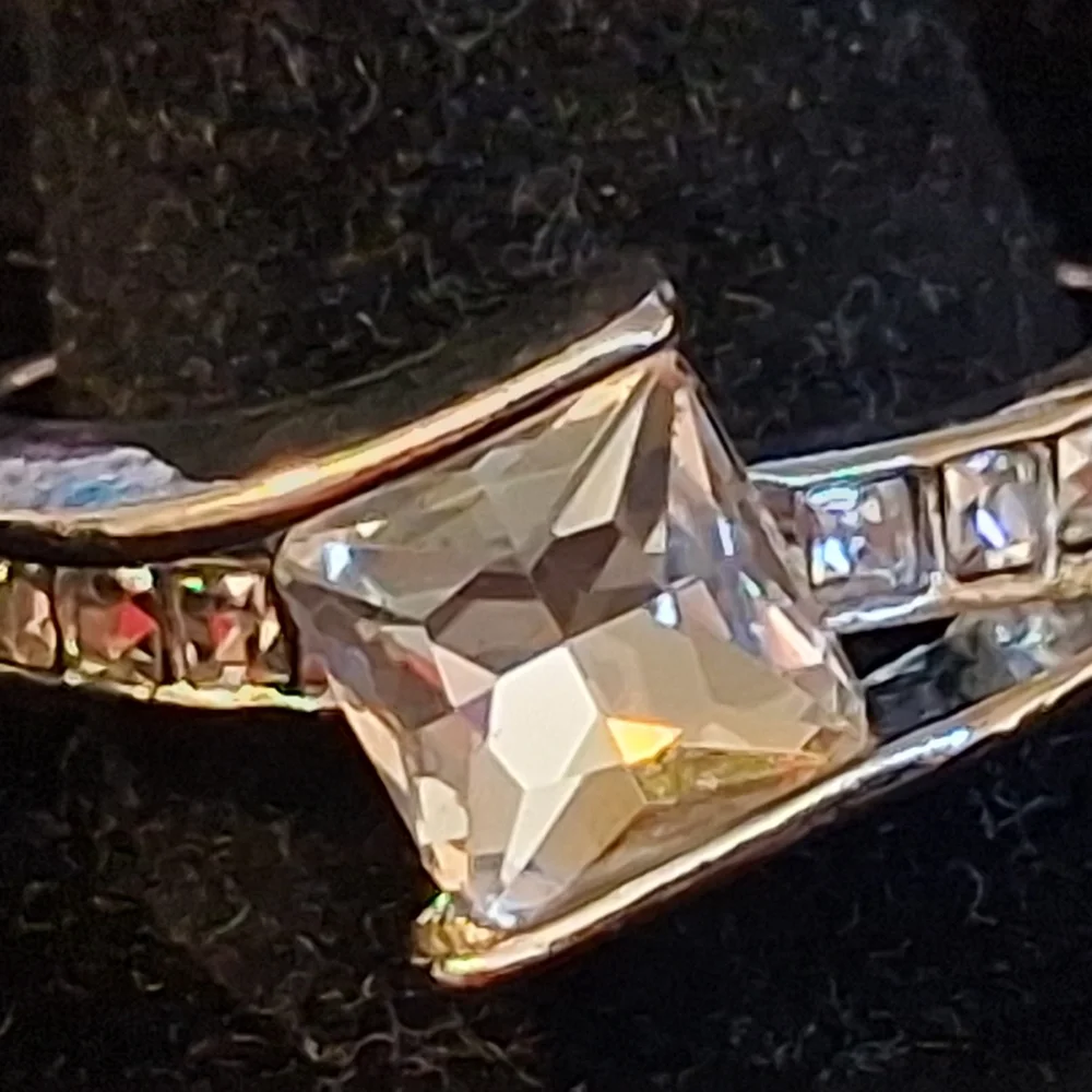 Silvertone Ring With Faux Diamonds Size 11 1/2